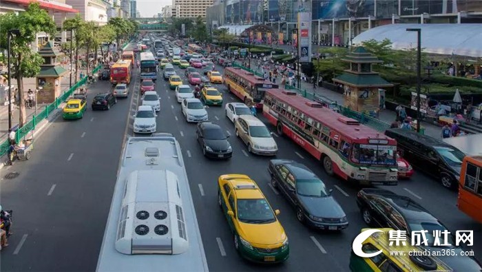 油煙堪比汽車尾氣！億田集成灶去除廚房污染！